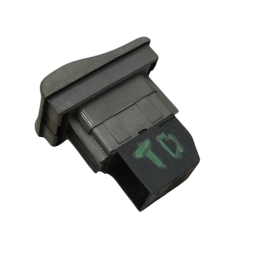 Botão Vidro Porta Traseira Vw Santana 2000 2001 2002 2003 04 3