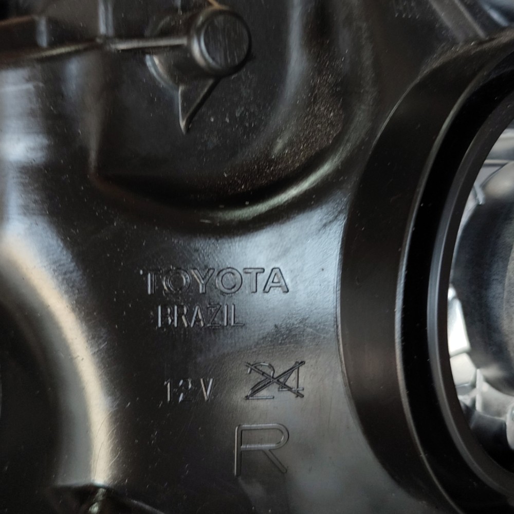 Farol Direito Com Fixações Quebradas Toyota Yaris 2023 2022 Direito 8