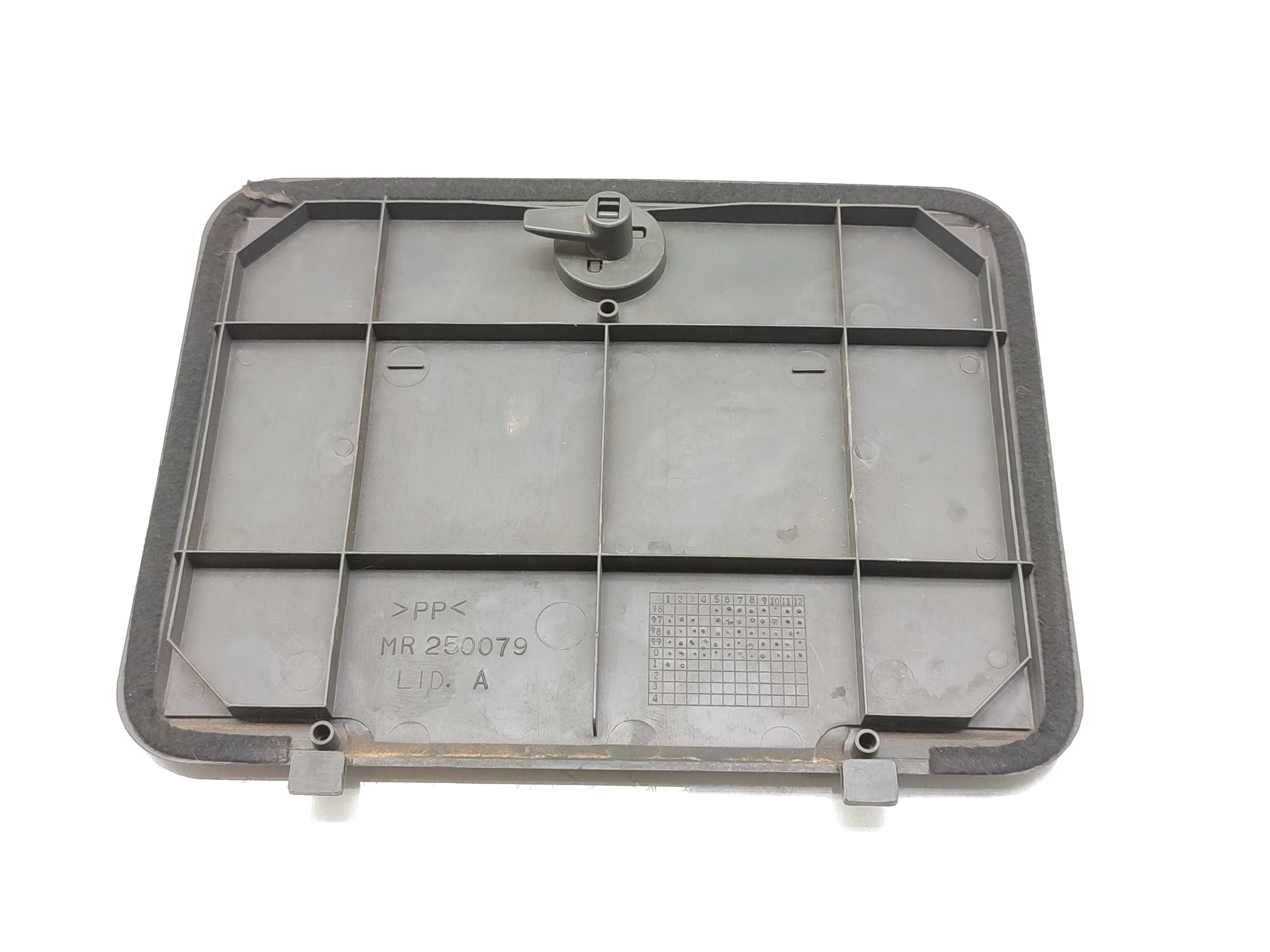 Tampa Lateral Esquerdo Porta Malas Pajero Sport 2000 2001 2
