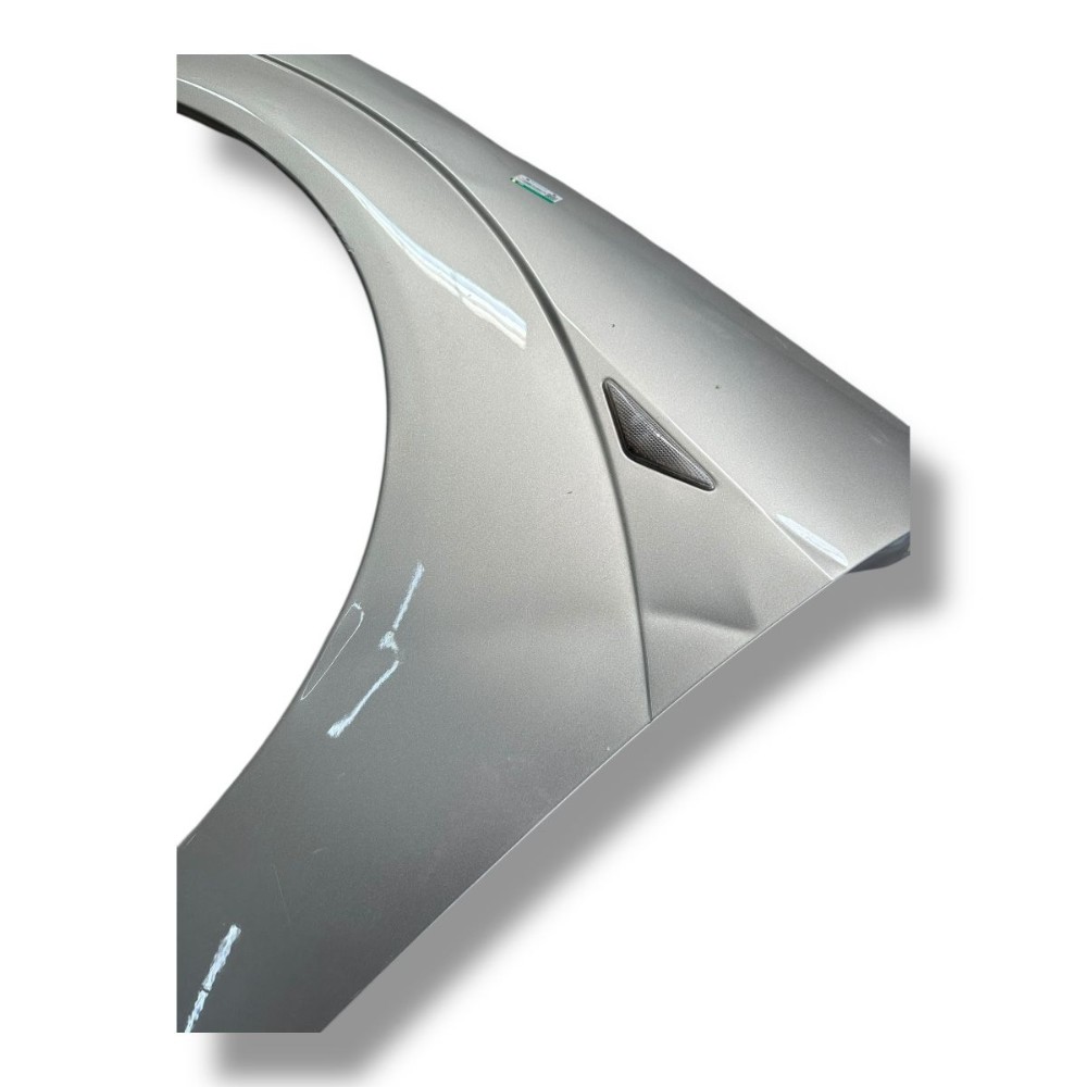 Paralama lado esquerdo Ford Focus 2000 2001 a 2008 detalhe 3