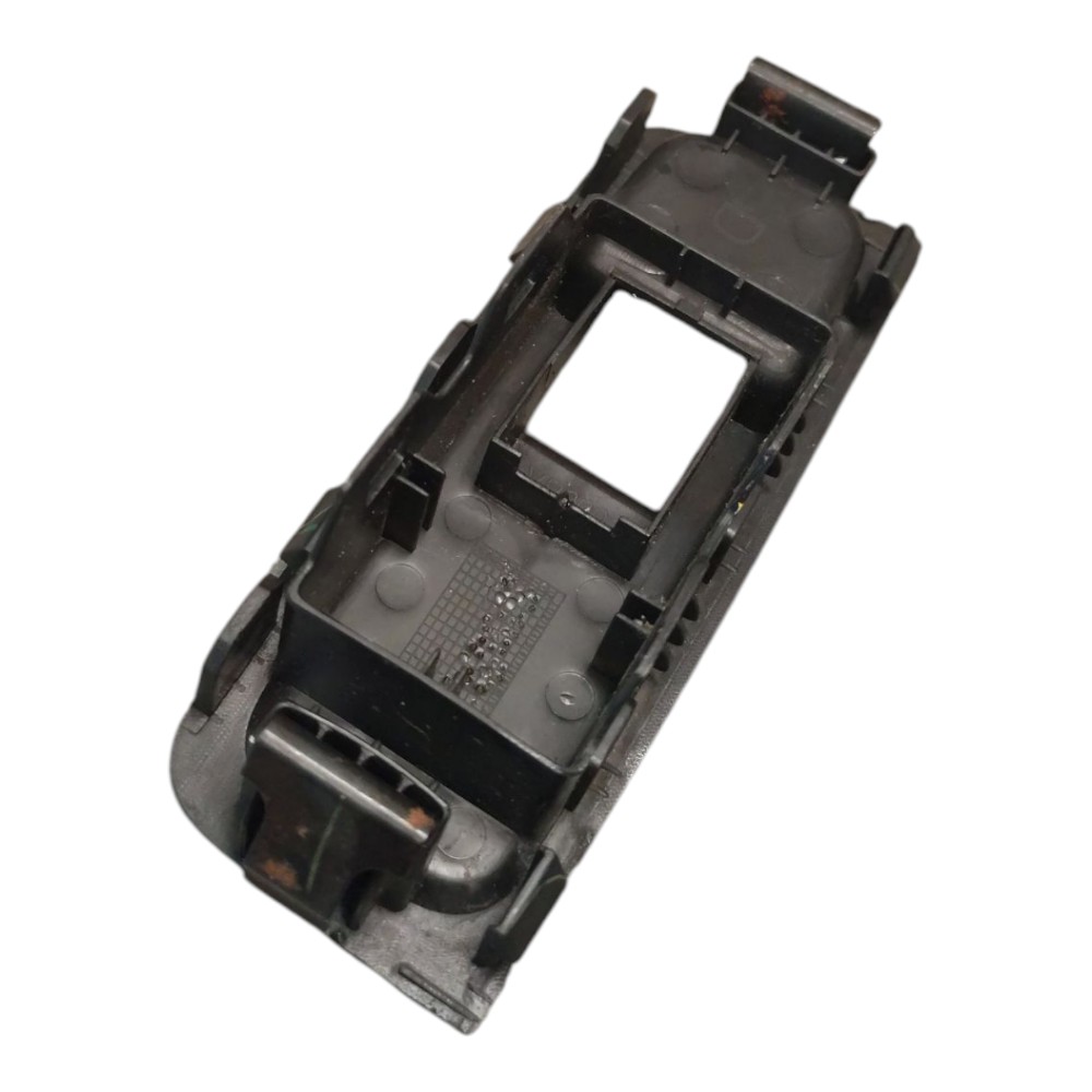 Moldura Botão Vidro Traseiro Direito Gm Onix 2017 2018 2019 3