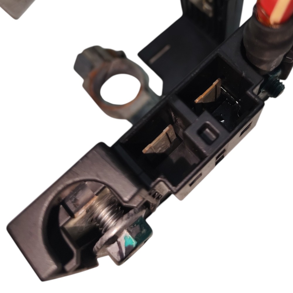 Terminal Polo positivo bateria GM Sonic 1.6 Automático 2013 3