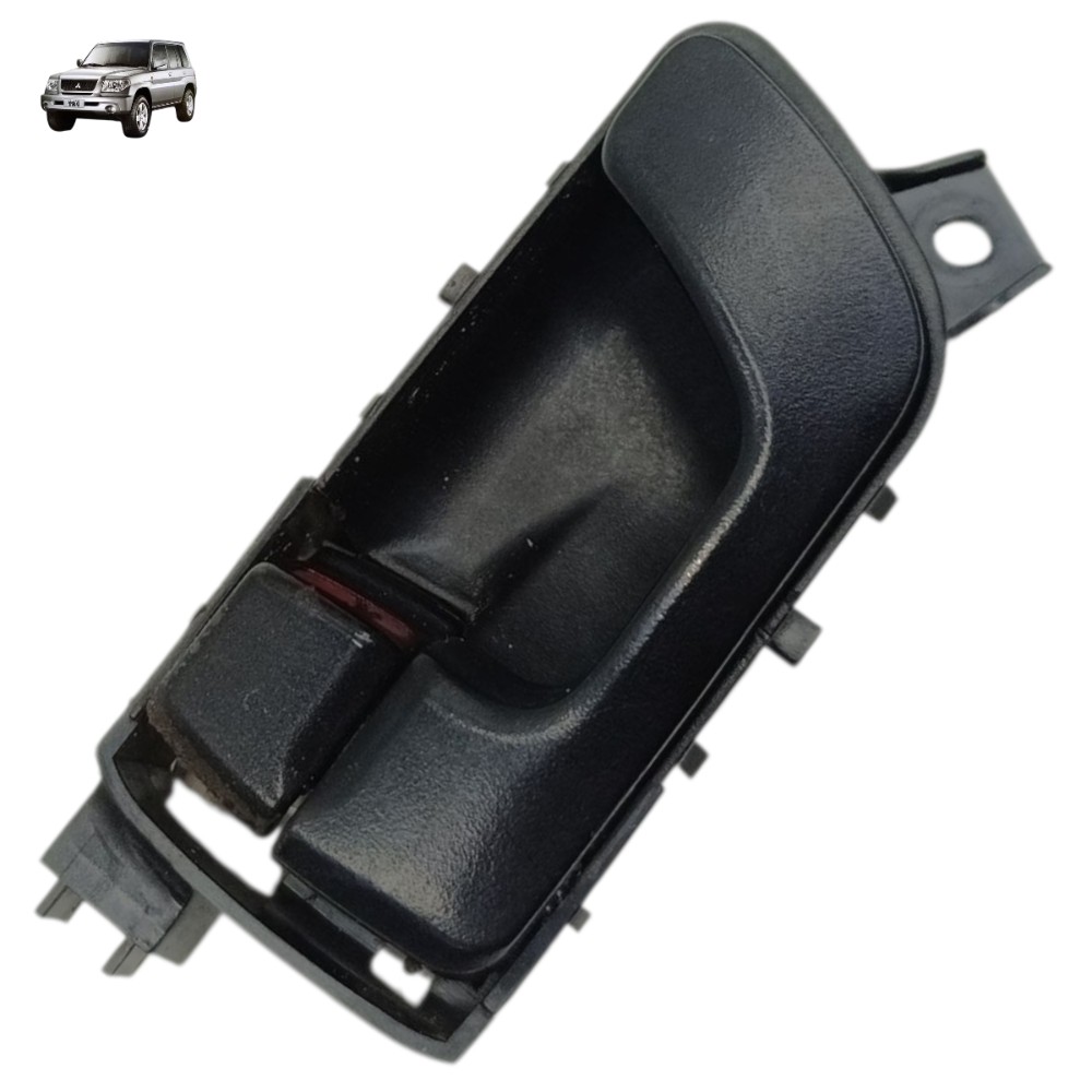 Maçaneta interna lado esquerdo Mitsubishi Pajero TR4 2005 06 1