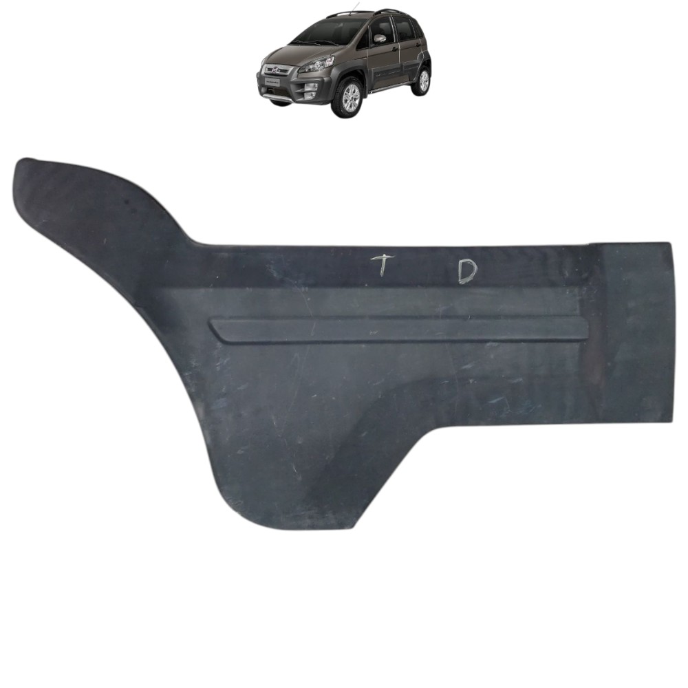 Moldura aplique traseira direita Fiat Idea Adventure 2013 14 1