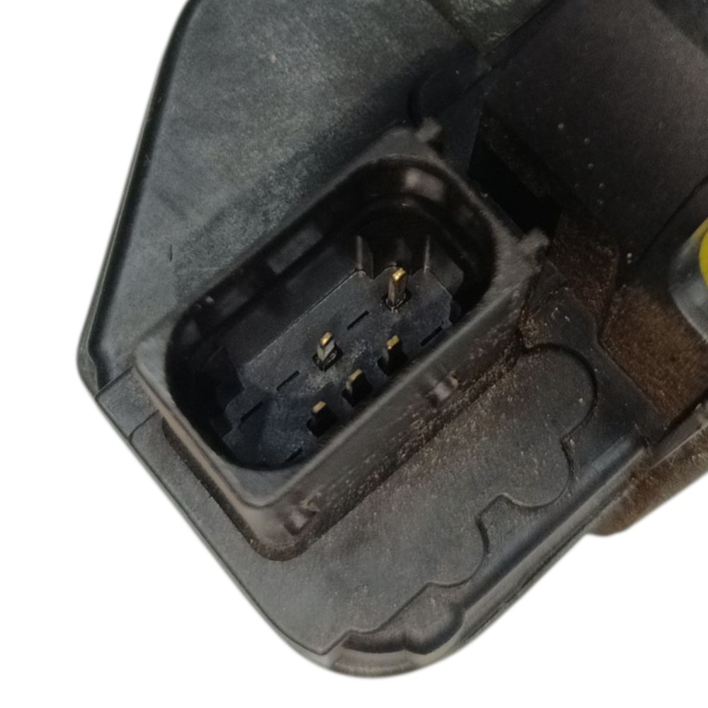 Fechadura porta dianteira esquerda GM Tracker 2017 2018 2019 4