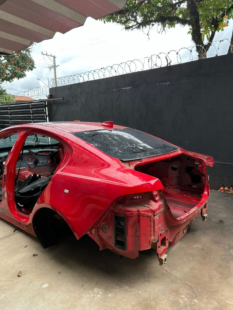 Lateral traseira esquerda carroceria Jaguar xe 2018 2019 4