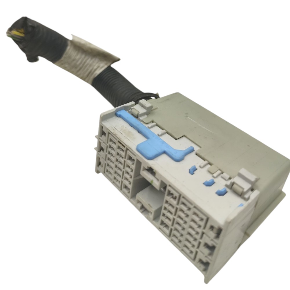 Plug conector módulo caixa fusível GM Tracker 1.4 Turbo 2017 2
