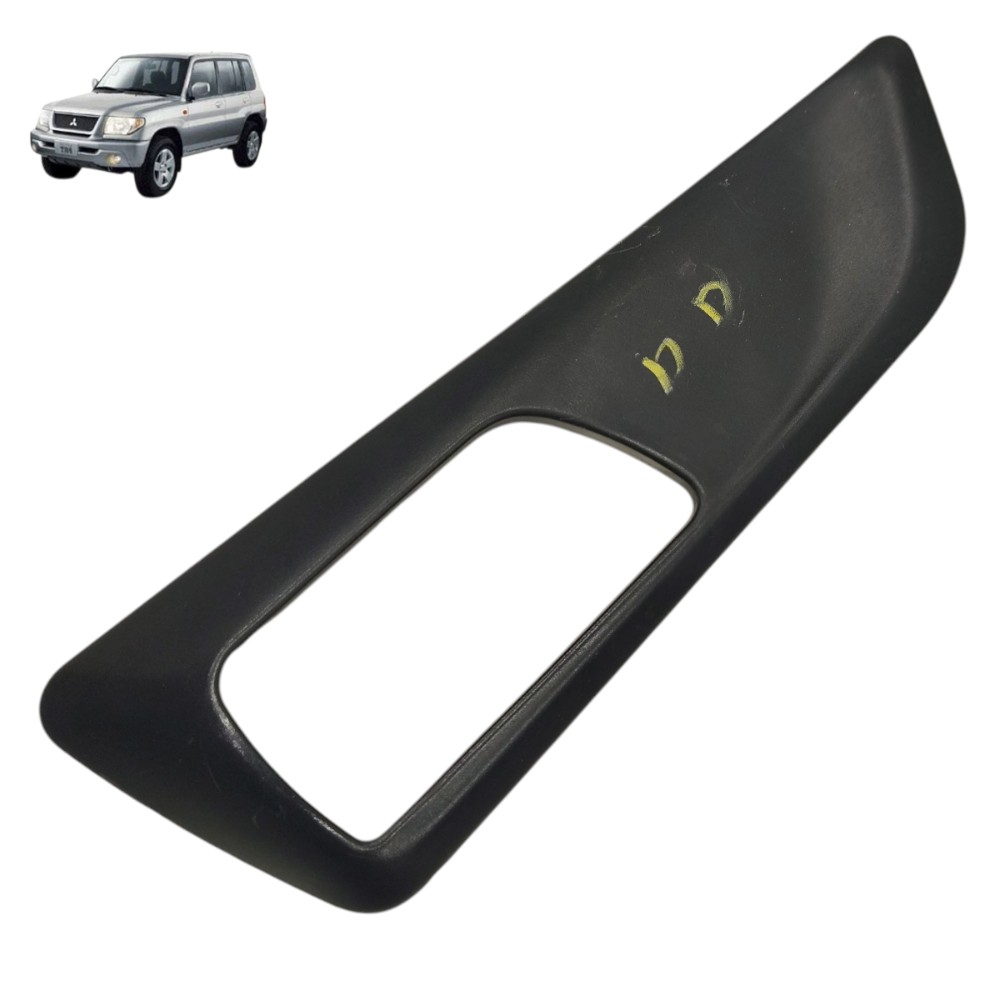 Moldura maçaneta dianteira direita Pajero TR4 2004 2005 2006 1