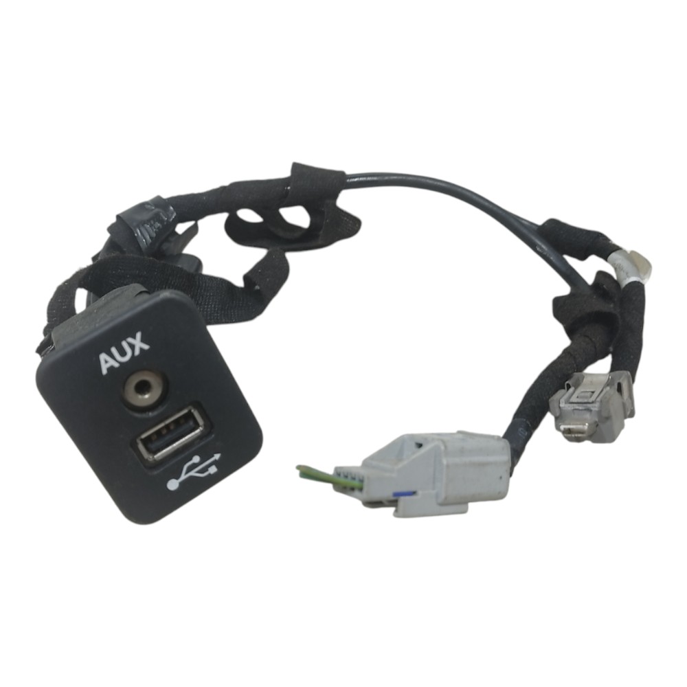 Entrada Usb Auxiliar Console Fiat Freemont 2012 Á 2015 Xx