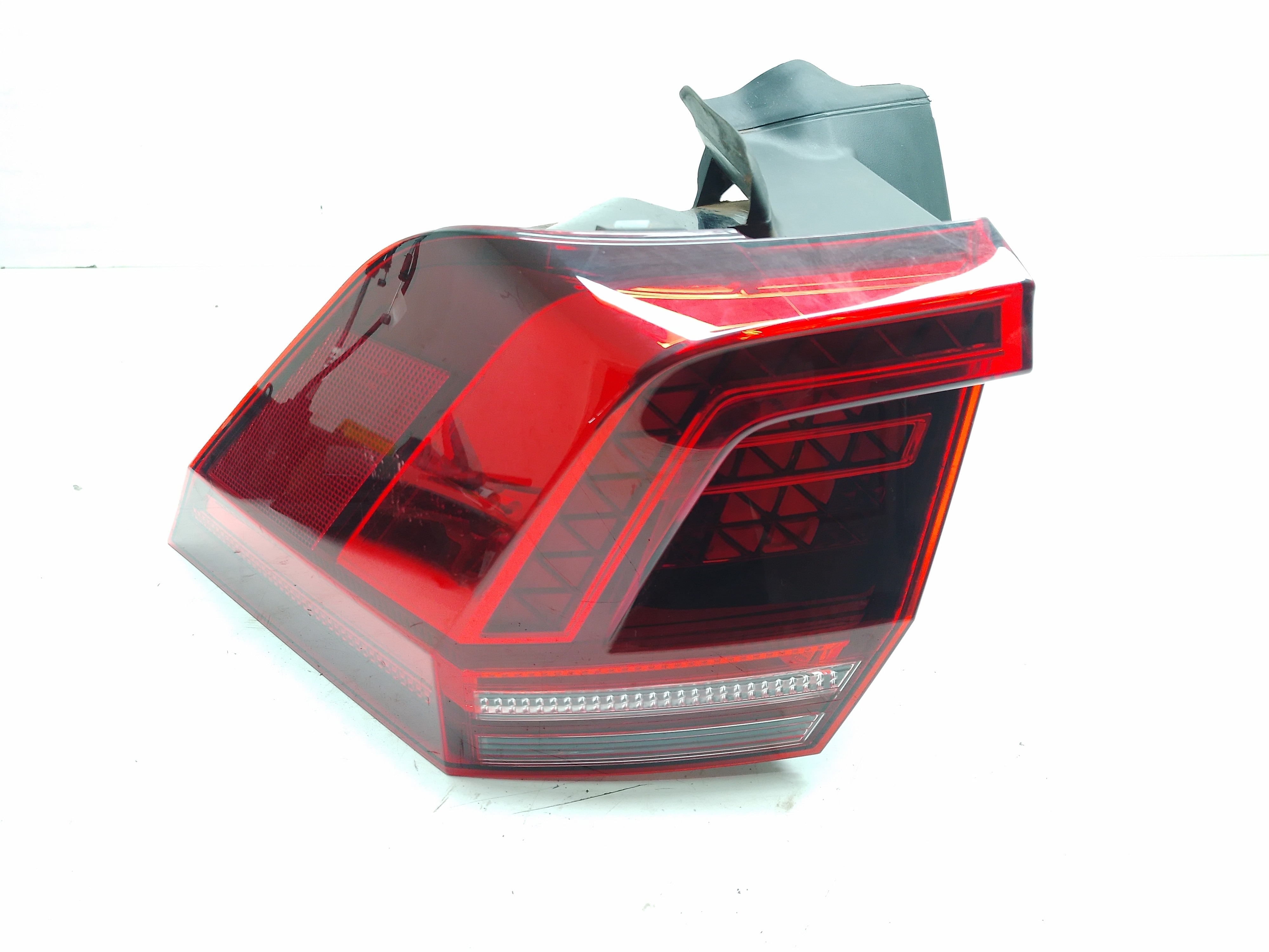 Lanterna Esquerda Led Vw Tiguan Tsi 2.0 2021n5na945207f Esquerdo