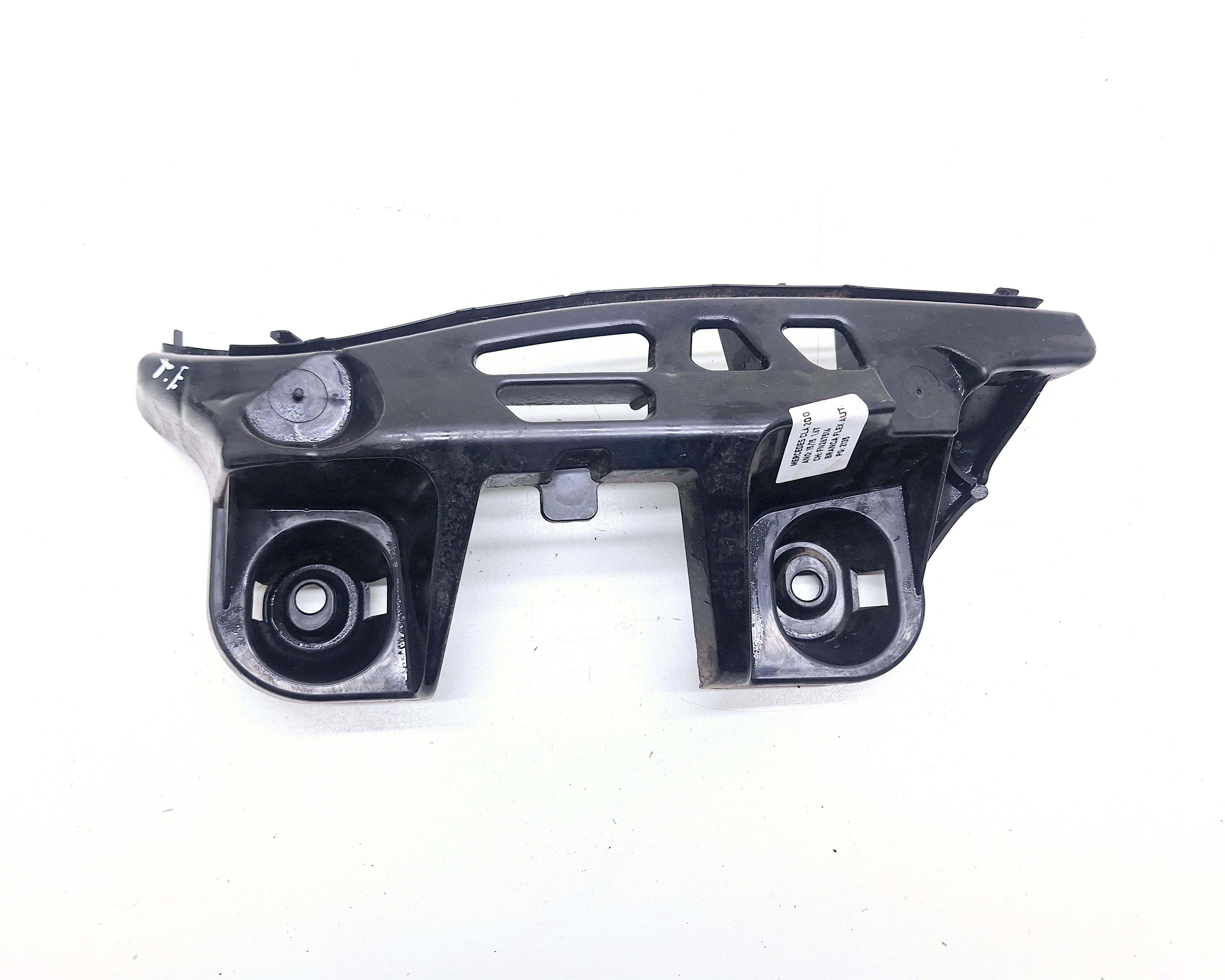 Suporte Parachoque Traseiro Esquerdo  Cla200 1.6 2015