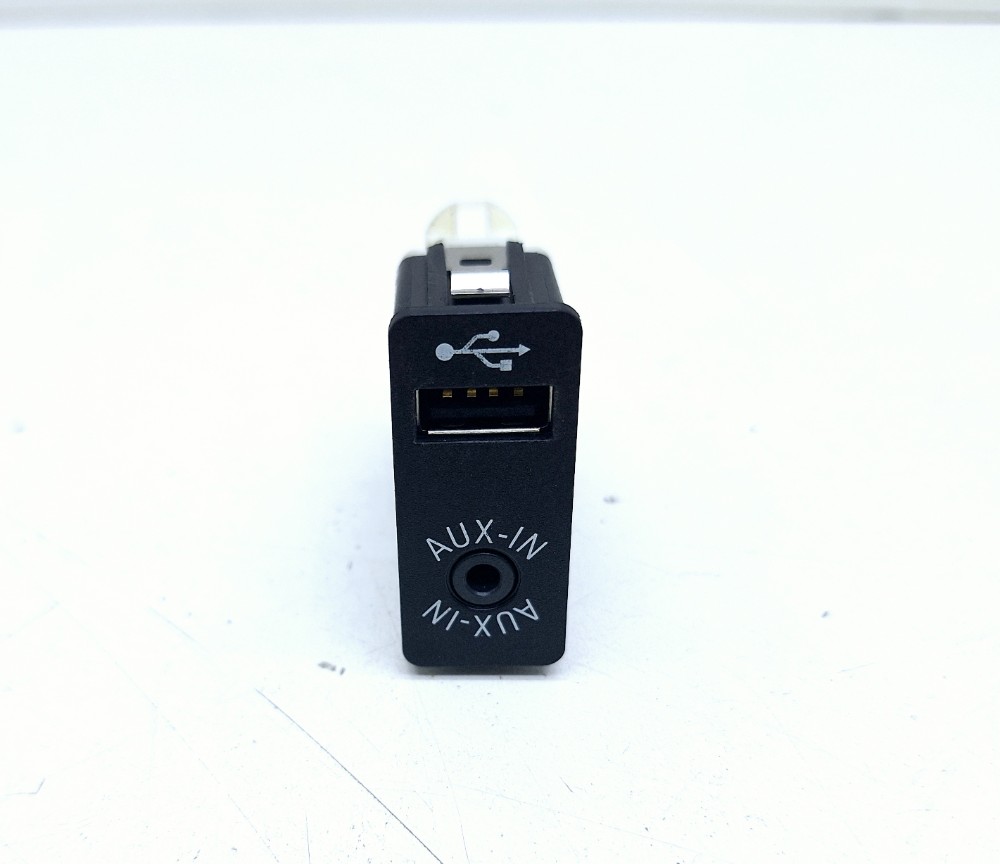 Entrada Usb Auxiliar Bmw X3 2.0 2012 2013 9237654