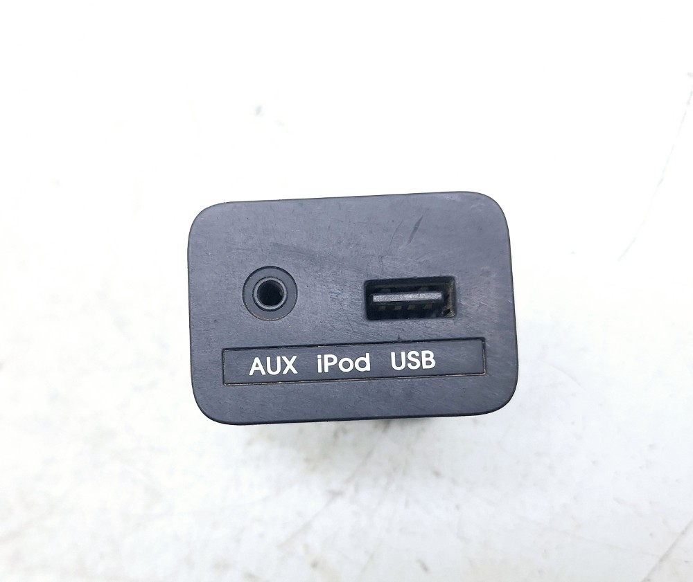 Entrada Usb Auxiliar Kia Sportage 2.0 2013 2014 961103w500