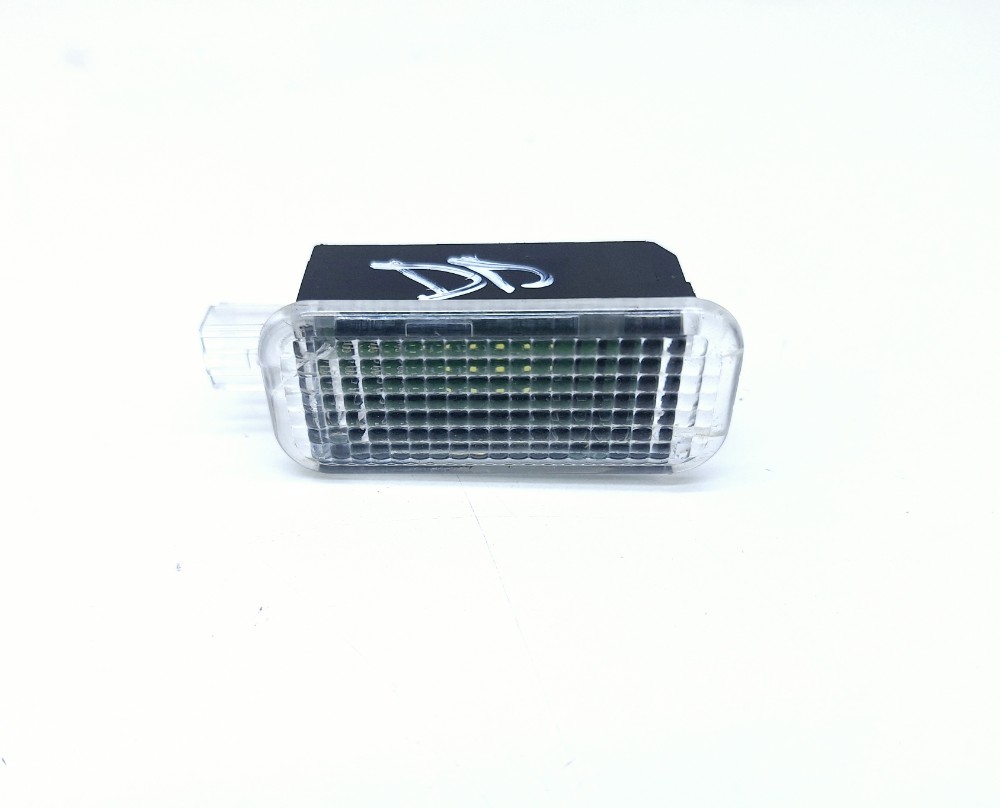 Luz Cortesia Dianteira Direita Audi Q3 1.4 2019 4e0947415
