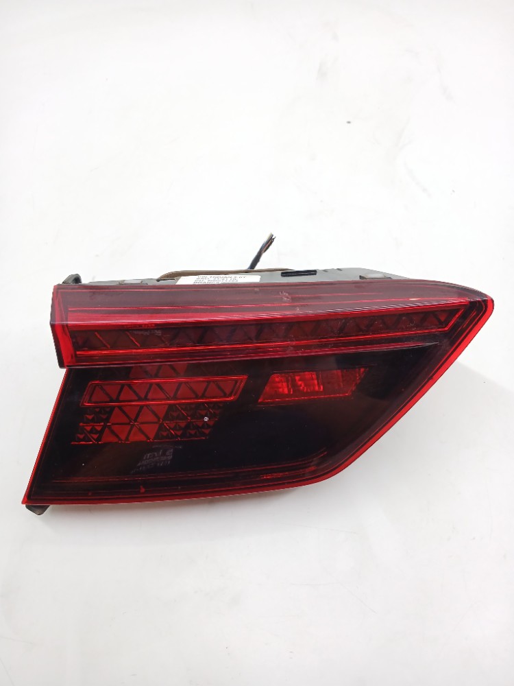 Lanterna Esquerda Tampa Traseira Vw Tiguan Tsi 2.0 2021