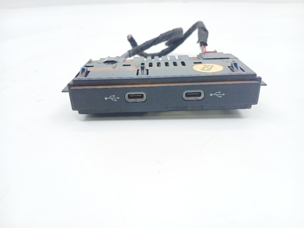 Entrada Usb Auxiliar Vw Tiguan Tsi 2.0 2021 5na035736