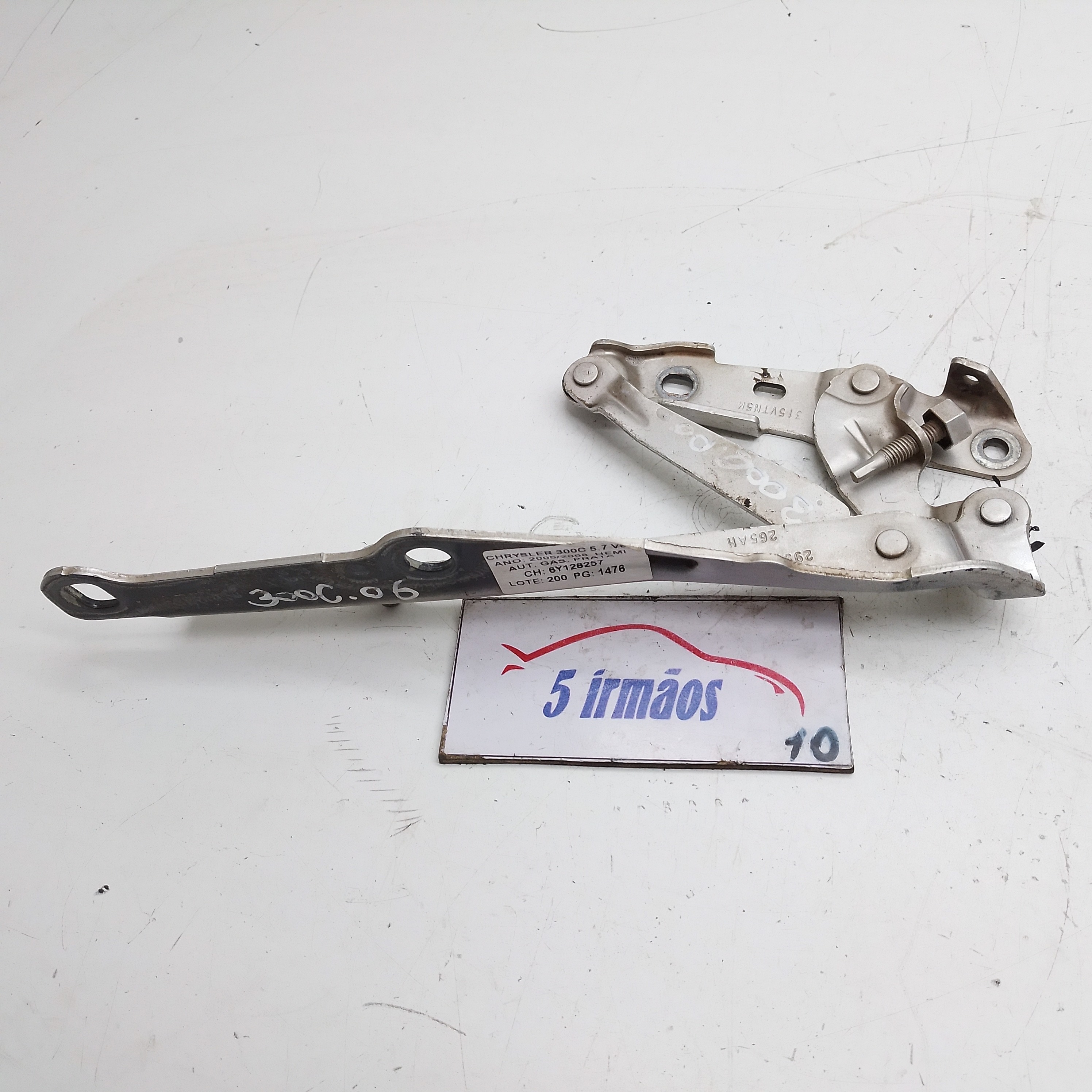Dobradiça Esquerda Capô Chrysler 300c 5.7 V8 2005 / 2006