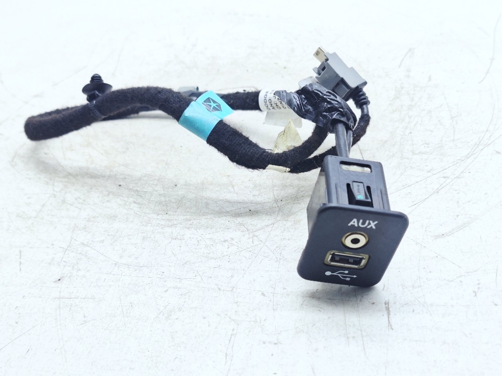 Entrada Usb Auxiliar Dodge Journey 3.6 2018 68068293ac