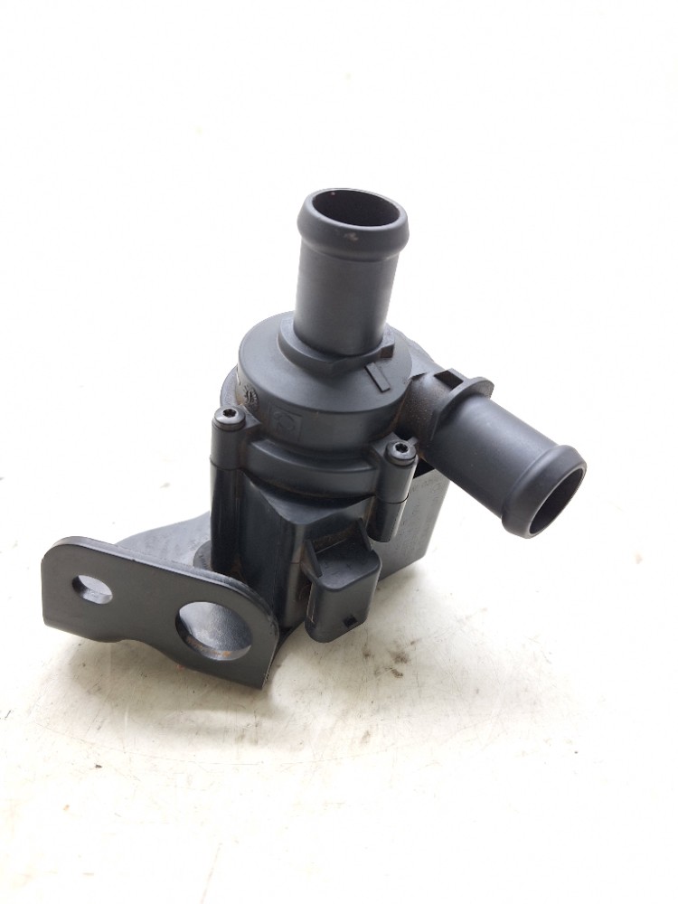 Bomba Agua Auxiliar Vw Jetta Gli 2.0 2020 2021 5q0965561b