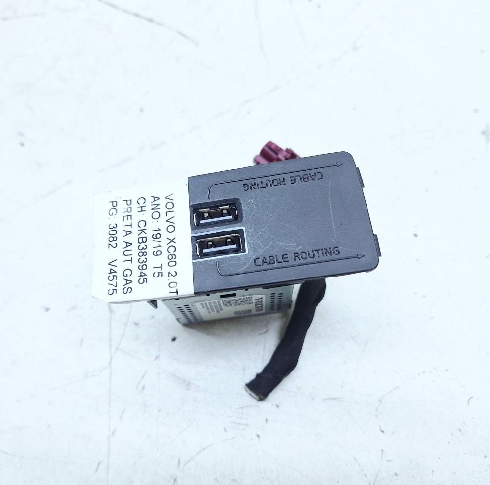 Entrada Usb Auxiliar Volvo Xc60 2.0 2019 31407038