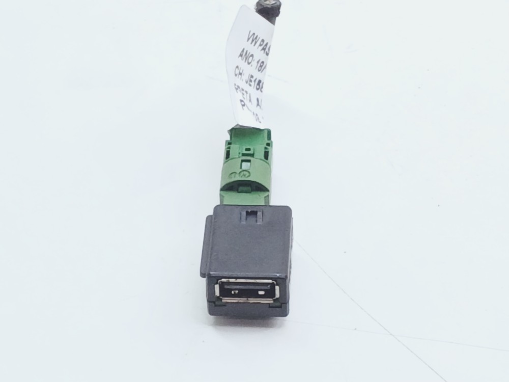 Entrada Usb Auxiliar Vw Passat 2.0t 2018 5q0035726