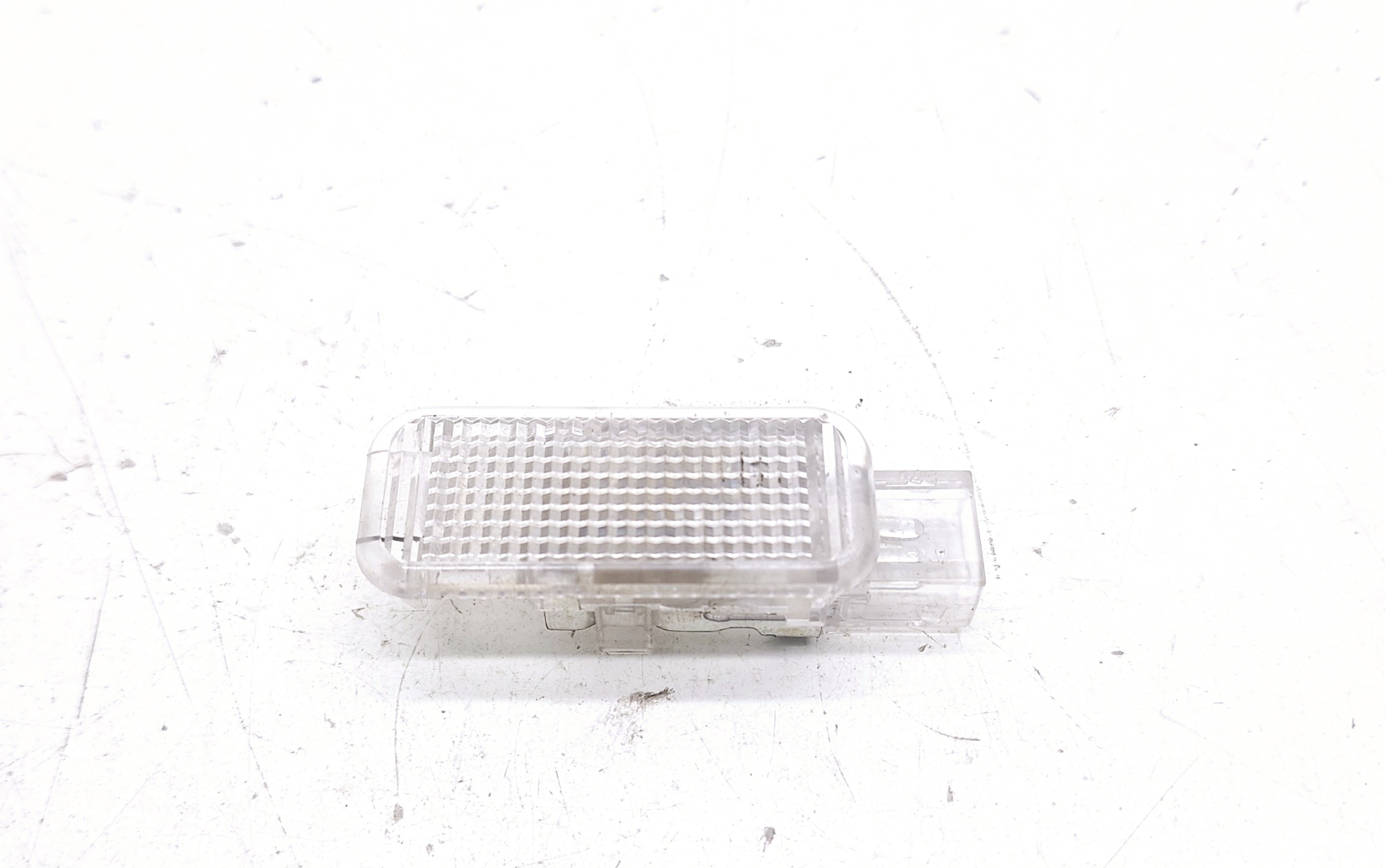 Luz Cortesia Forro Porta Dianteira Direita Q3 Tfsi 2.0 2014