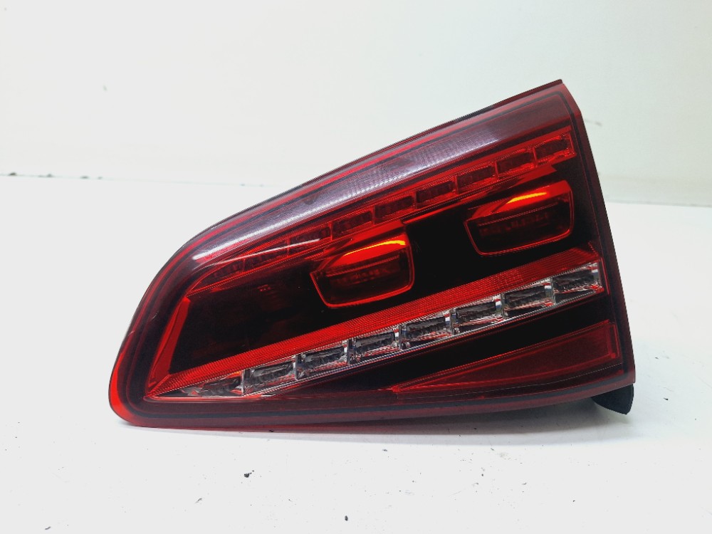 Lanterna Direita Tampa Vw Golf Gti 2.0t 2015 5g0945308f Direito/passageiro