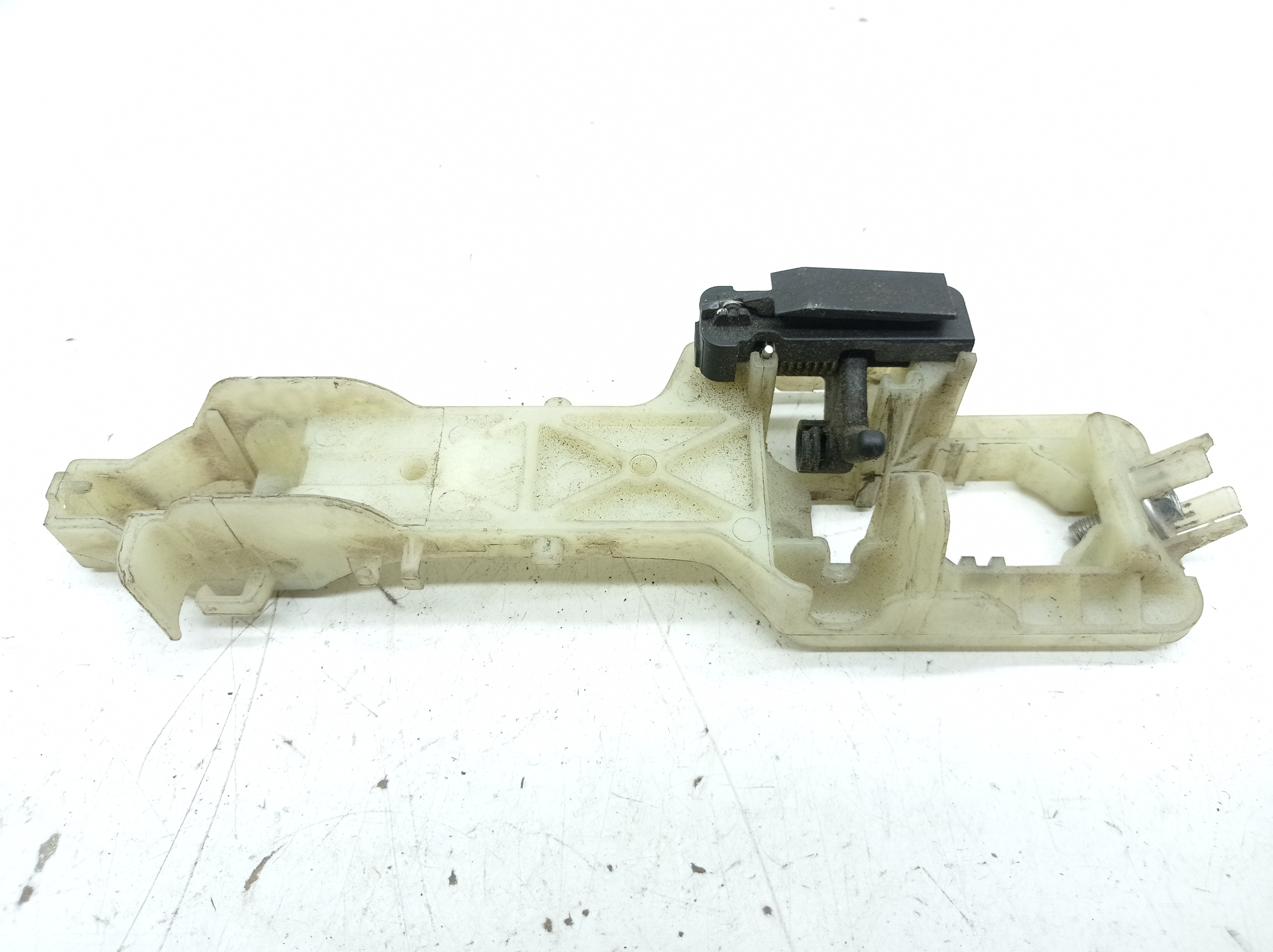 Suporte Maçaneta Dianteira Esquerda Kia Sorento 2013 / 2014 Dianteira