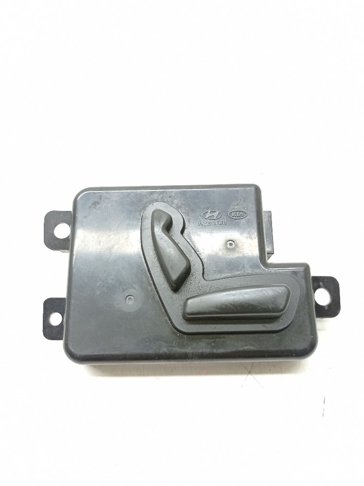Botão Ajuste Banco Kia Carnival 3.8 2007 2008 889904d001