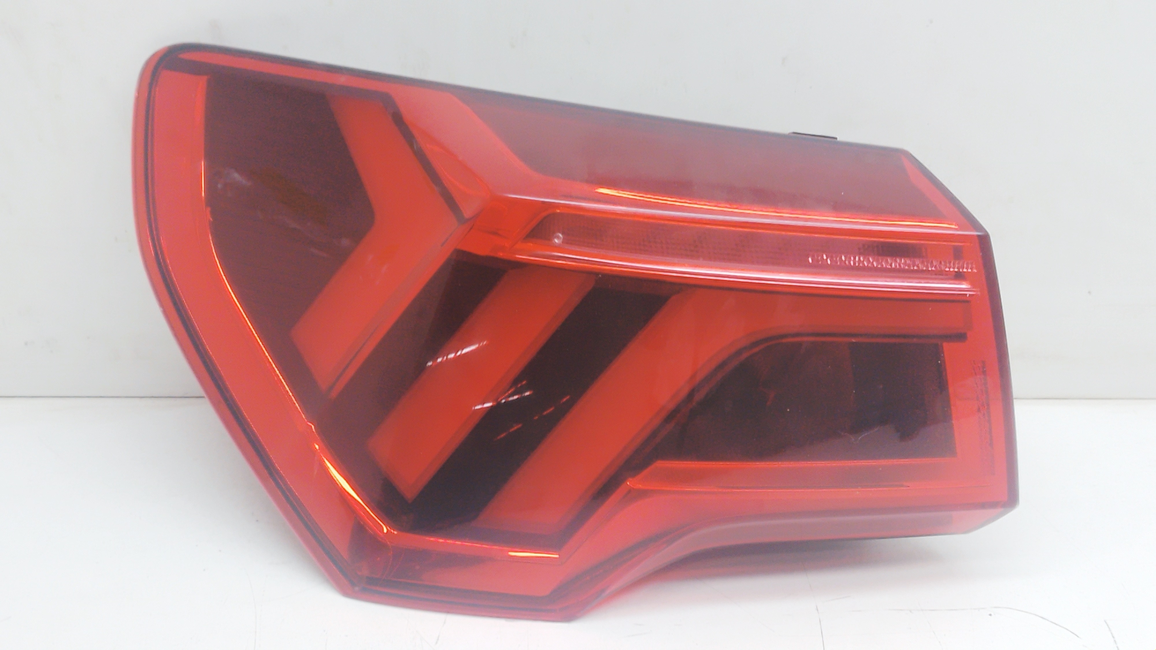 Lanterna Esquerda Audi Q3 1.4 2020 / 2021 Nº83a945091 Esquerdo Vermelho