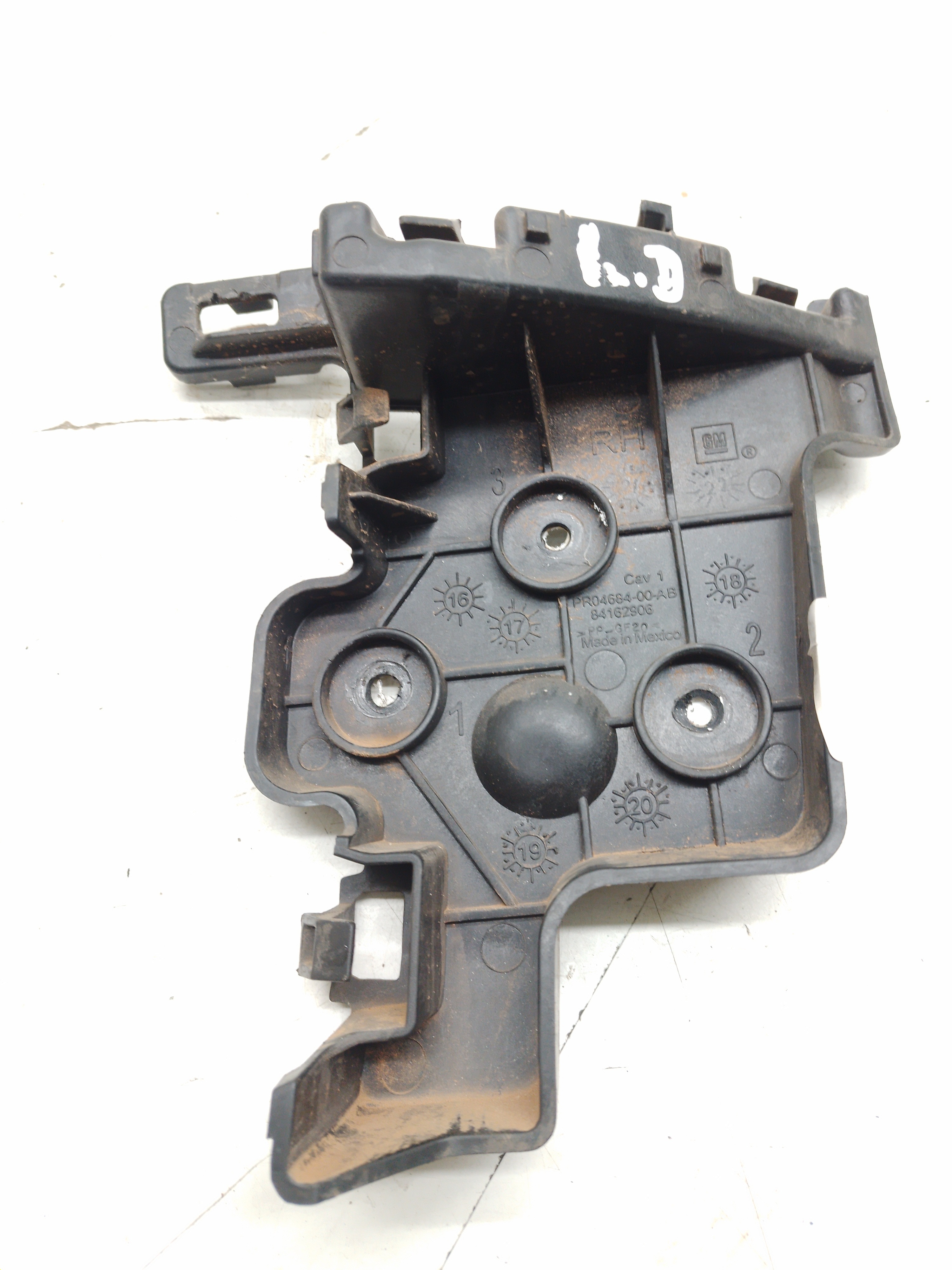 Suporte Lanterna Direita Gm Equinox 1.5 2022 Nº84162906