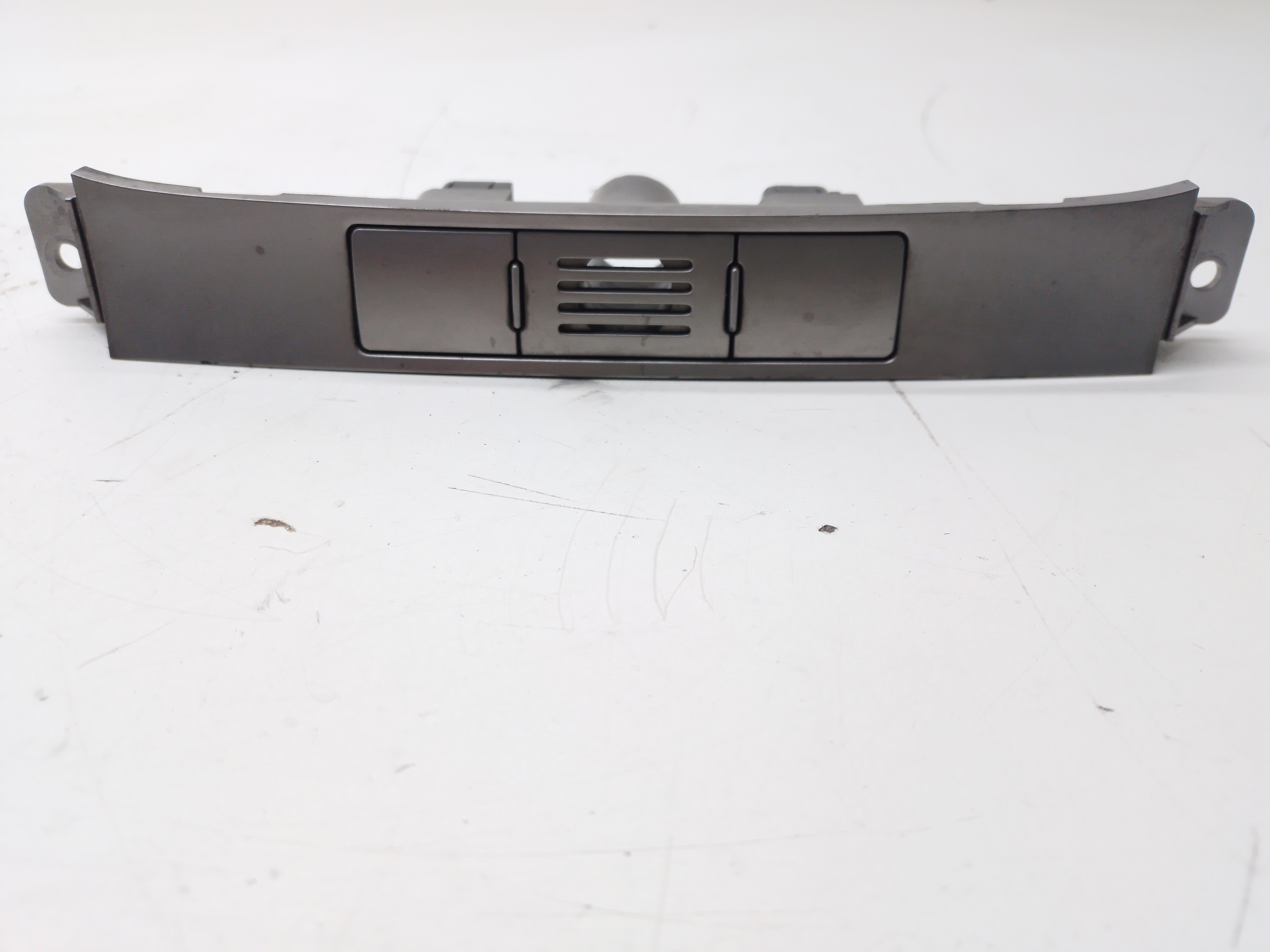 Acabamento Painel Central Kia Carnival 3.8 2008 / 2009