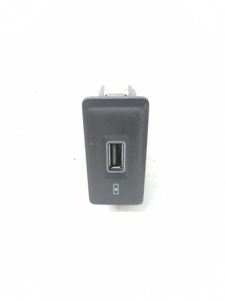 Entrada Auxiliar Usb Vw Jetta Tsi 1.4 2018 2019 17a035222