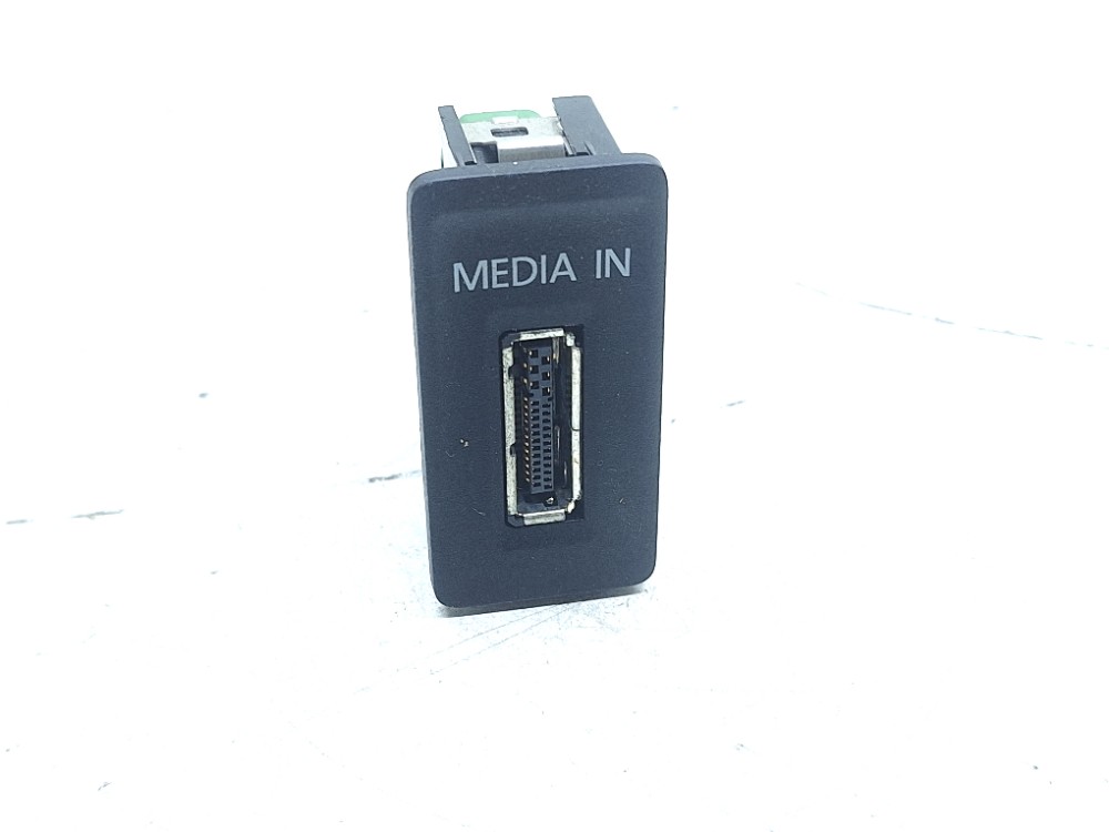 Entrada Conector Média In Vw Golf 1.4t 2015