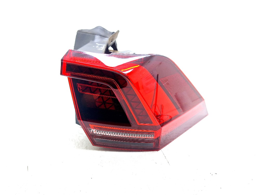 Lanterna Direita Vw Tiguan Tsi 2.0 2021 5na945208f Direito/passageiro Vermelho