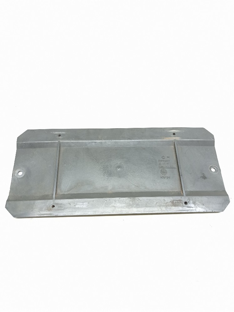 Suporte Placa Traseira Vw Jetta Tsi 2.0 2016 1h6943199 Prata