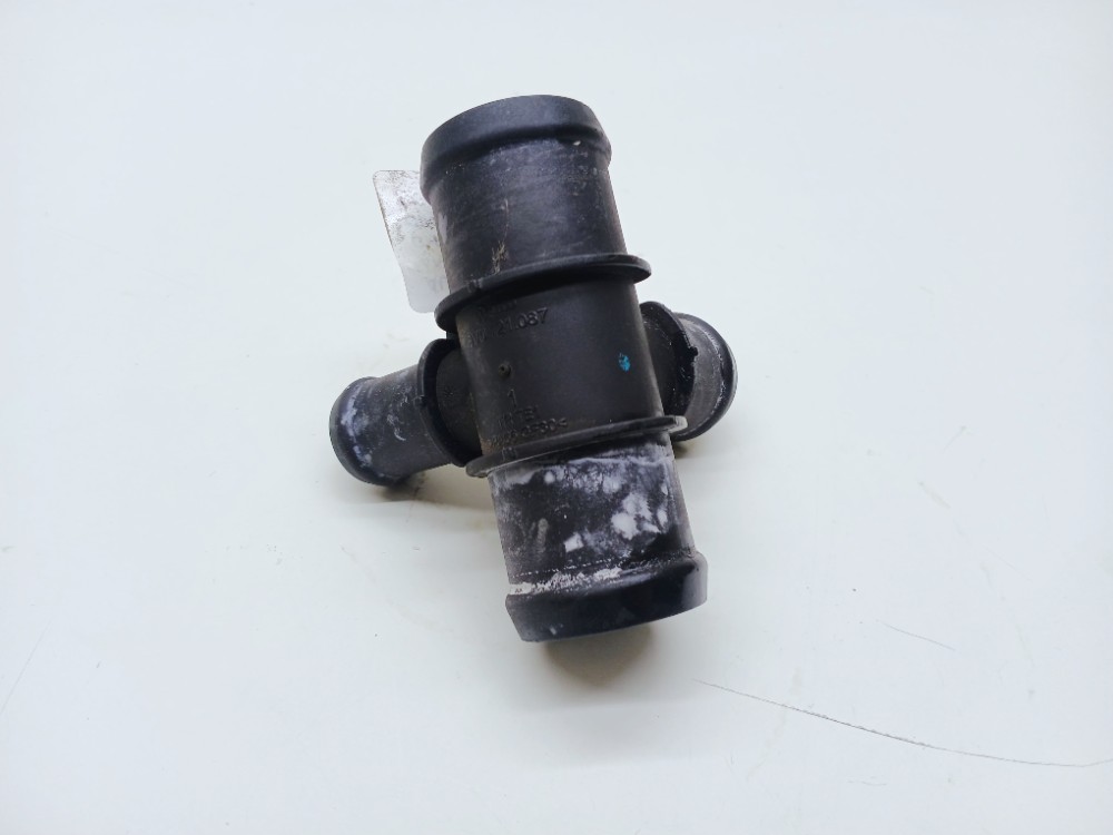 Flange Água Radiador Audi Ttrs 2.5t 2020 2021 8v0121087