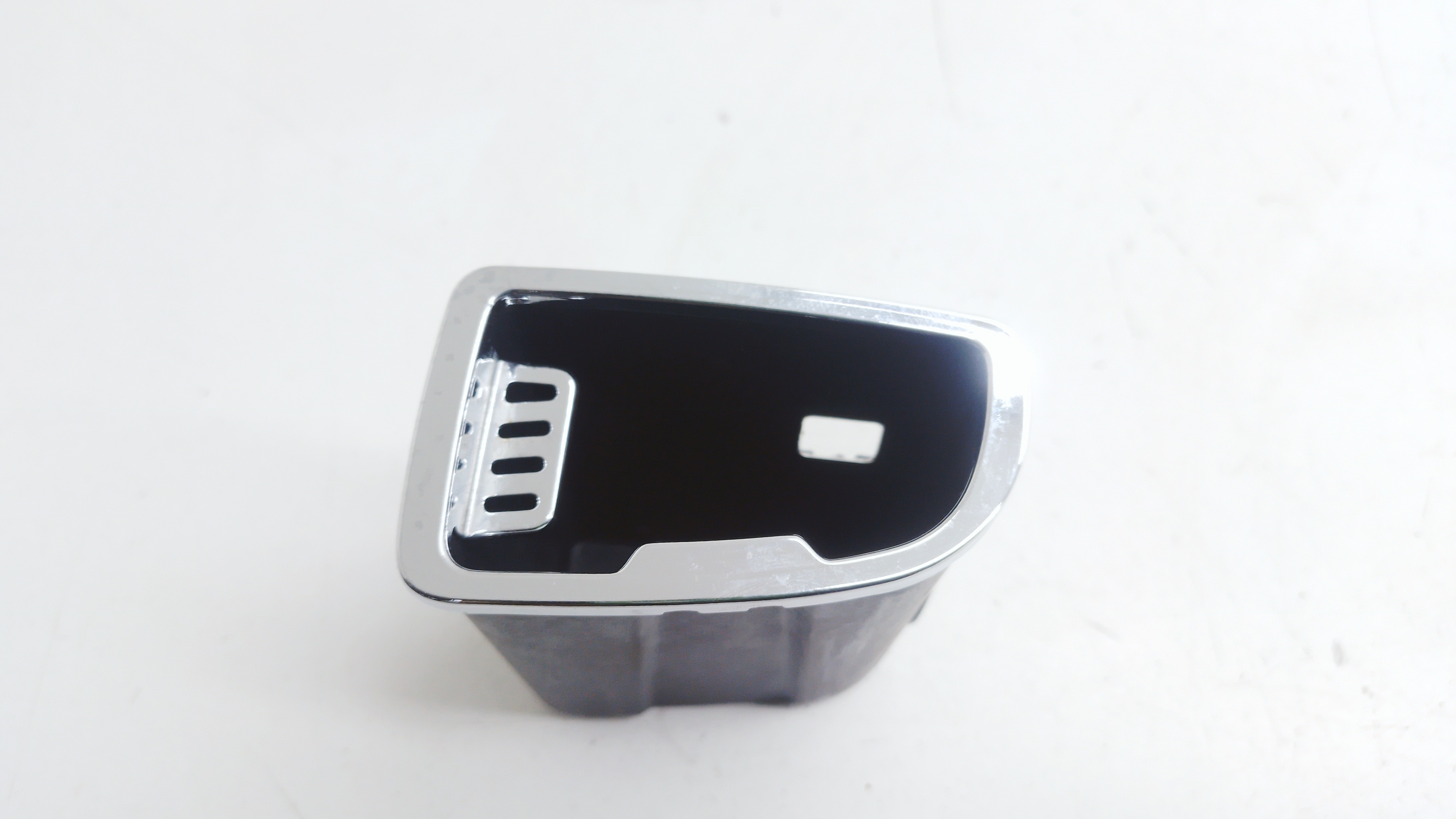 Cinzeiro Painel Central Kia Carnival 2007/ 2008 Nº843304d000