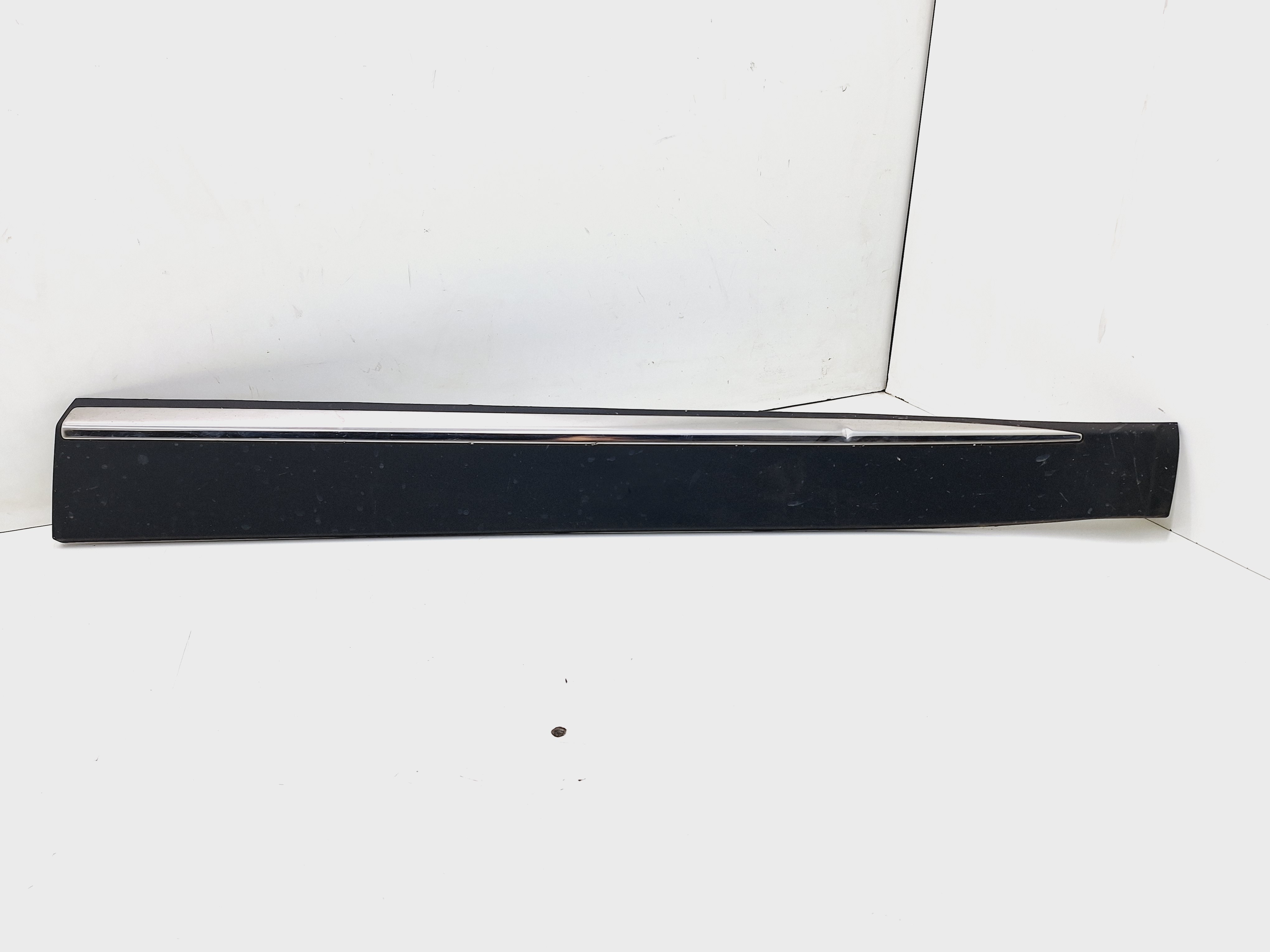 Acabamento Porta Dianteiro Direito Fiat Toro 2.0 2023  Preto E Prata