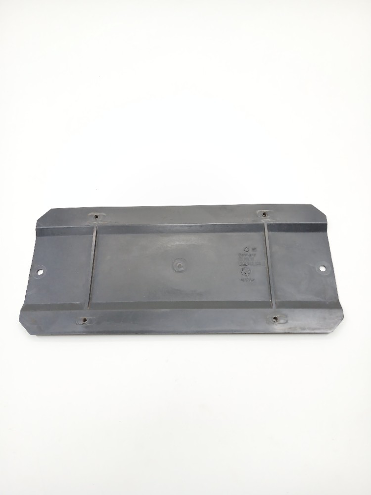 Suporte Placa Traseira Vw Jetta Tsi 2.0 2013 1h6943199 Preto