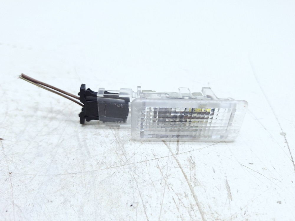 Luz Cortesia Vw Polo Gts 1.4 2022 6q0947415