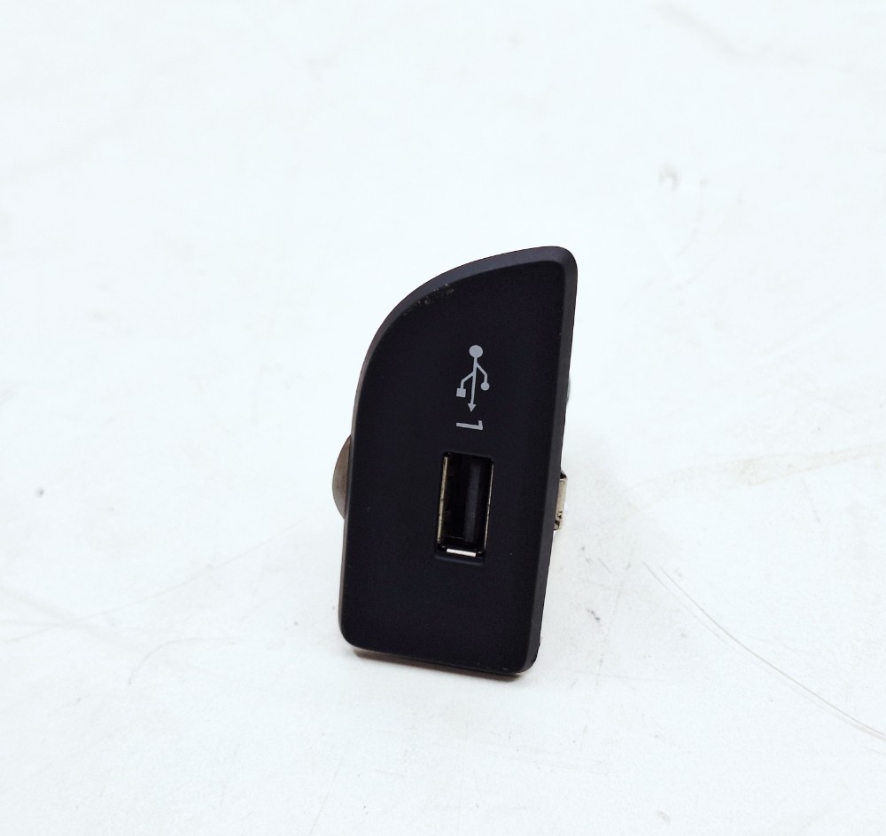 Entrada Usb Auxiliar Audi A3 Sedan 2.0 2021 8v1035726