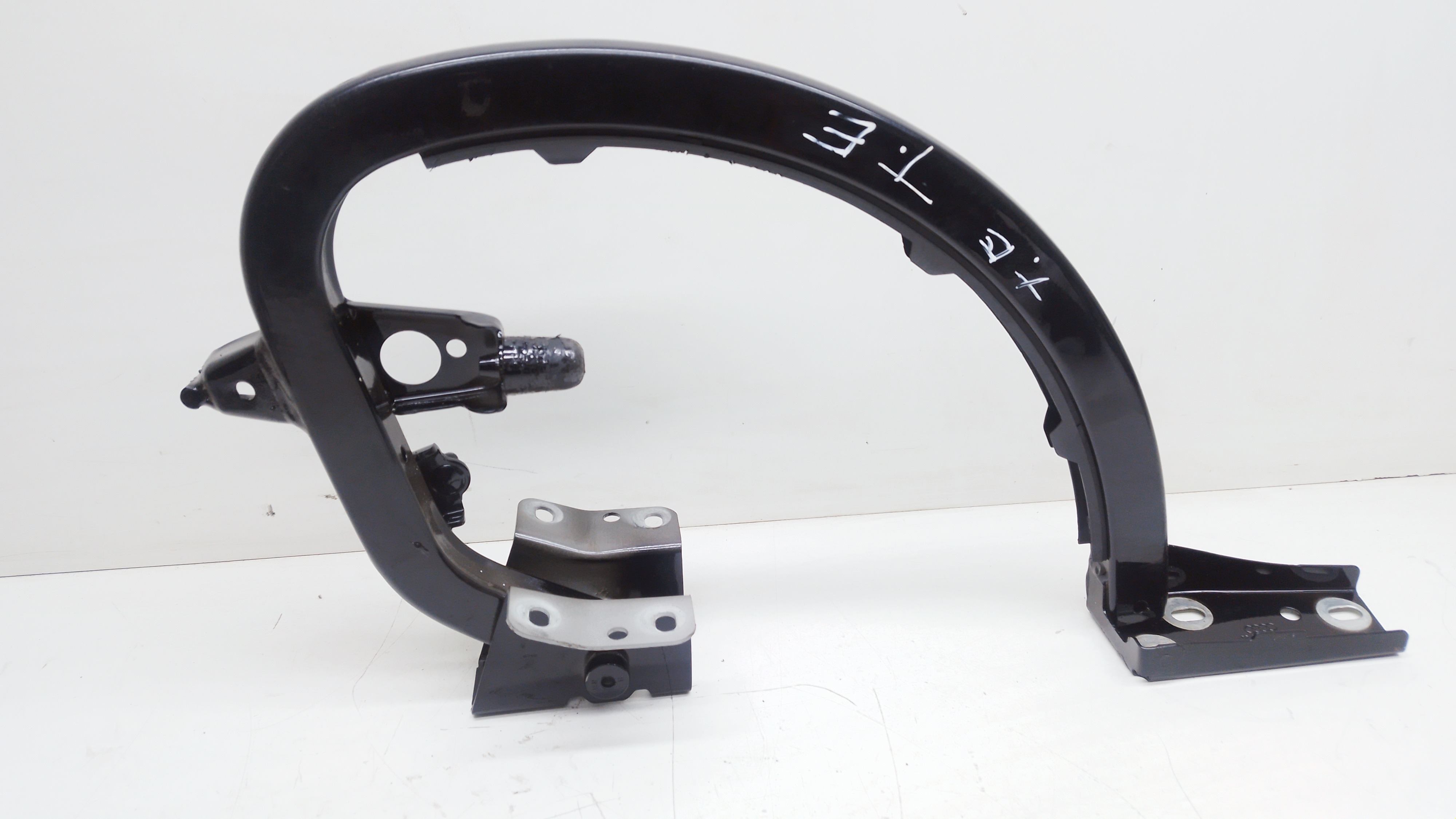 Dobradiça Esquerda Tampa Traseira Audi A3 2020 Nº8v5827301c