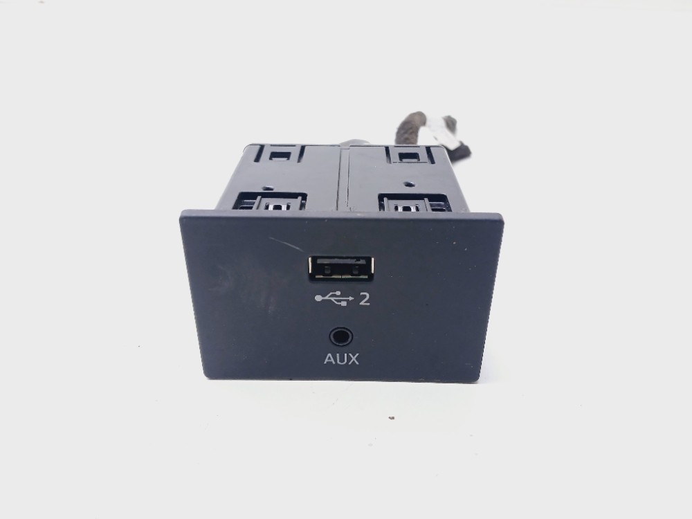 Entrada Usb/aux Audi A3 Sedan 1.4 Tfsi 2020 2021 8v0035708