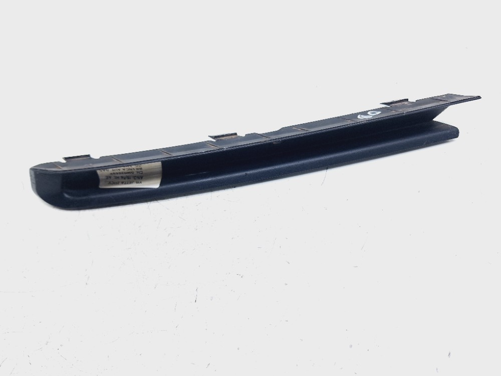 Acabamento Parachoque Direito Vw Jetta Tsi 2.0 2016
