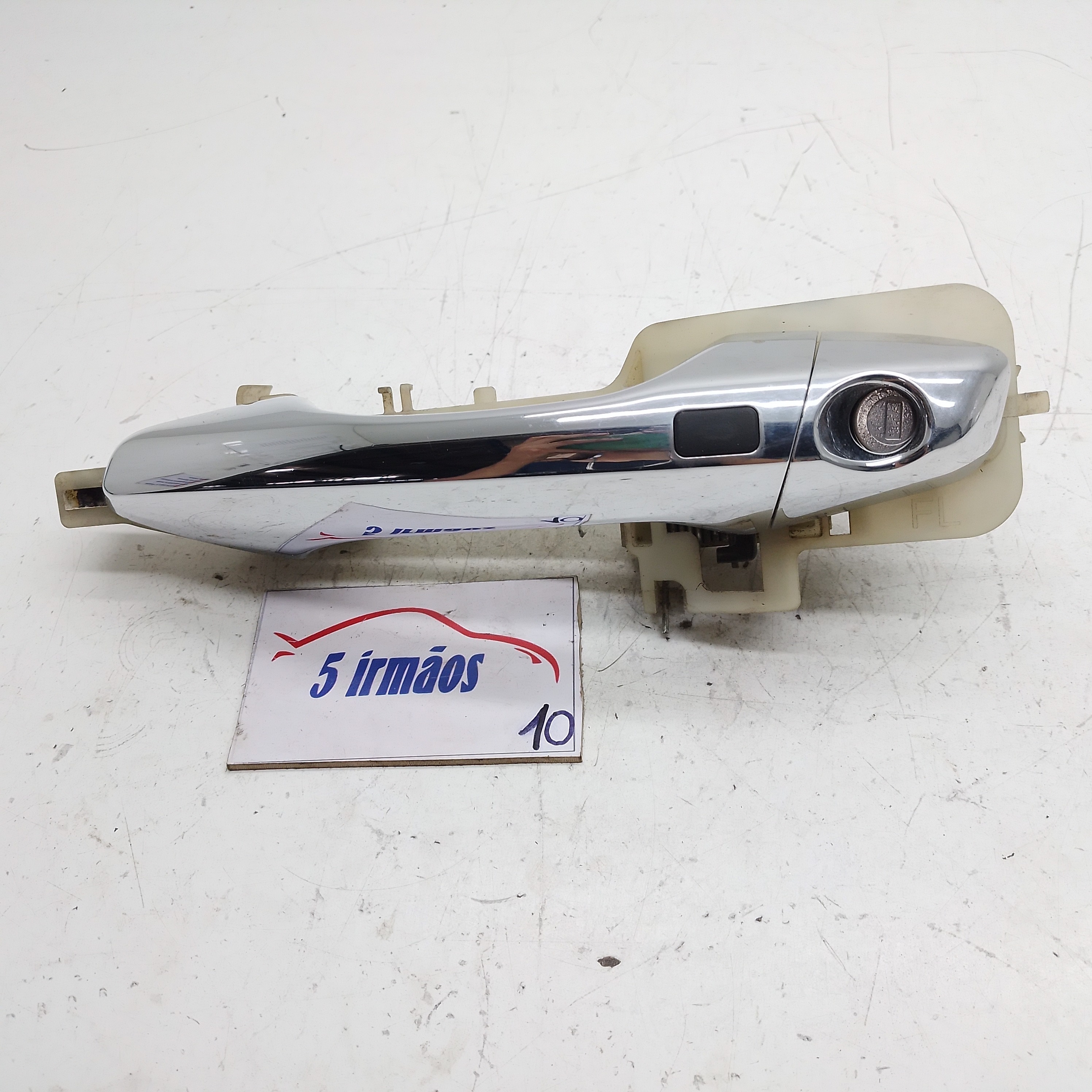 Maçaneta Externa Dianteira Esquerda Hyundai Santafe 3.3 2015 Dianteira