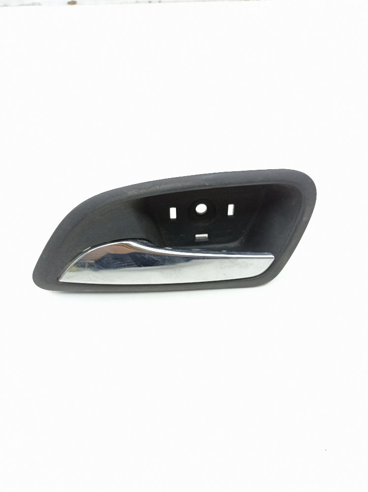 Maçaneta Interna Traseira Esquerda Gm Cruze Sedan 1.8 2012 Prateado Traseira