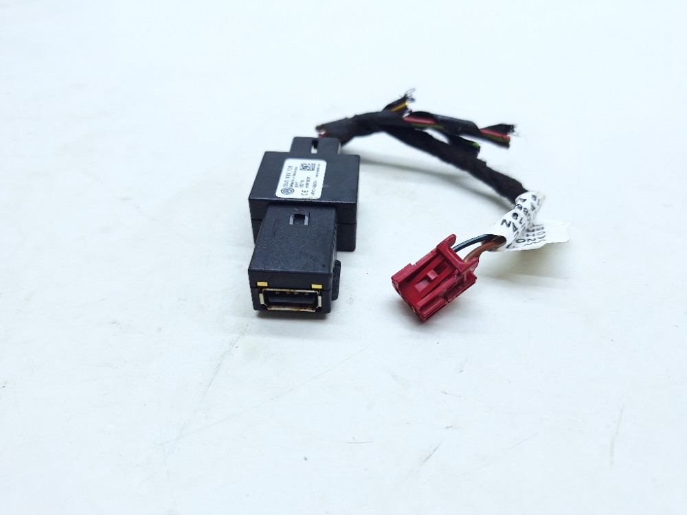 Entrada Usb Auxiliar Vw Tiguan Tsi 1.4 2019 5u0035726