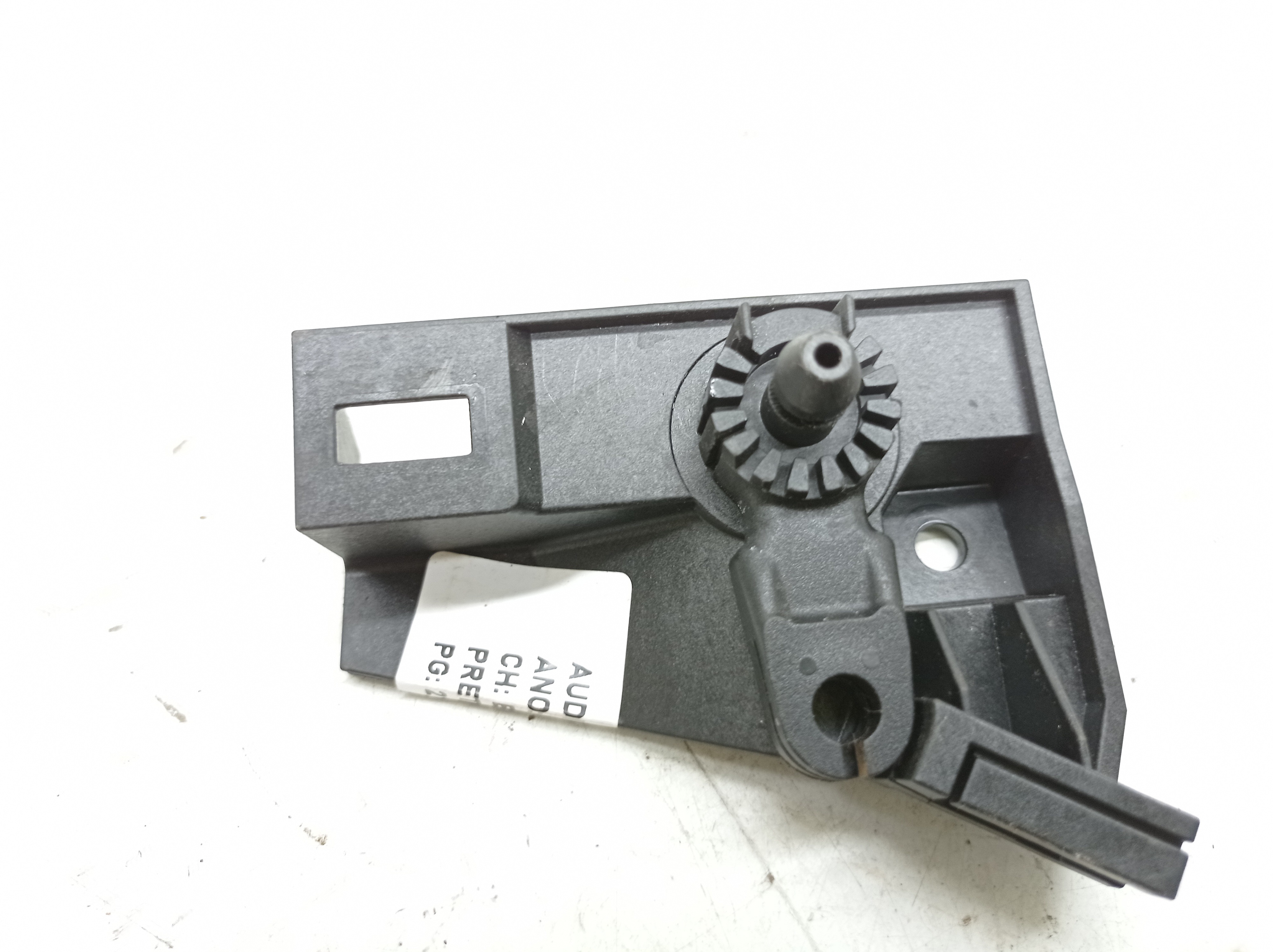 Suporte Alavanca Abertura Capô Audi Q3 Tfsi 1.4 2013