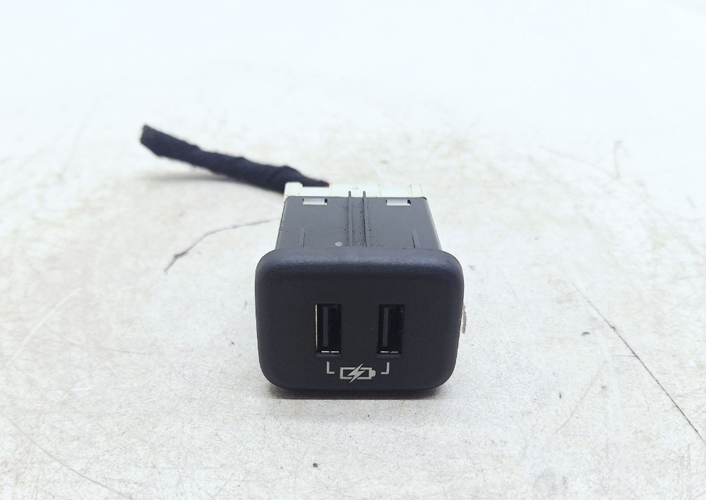 Entrada Usb Auxiliar Gm Equinox 2.0 2018 2019 P13598459